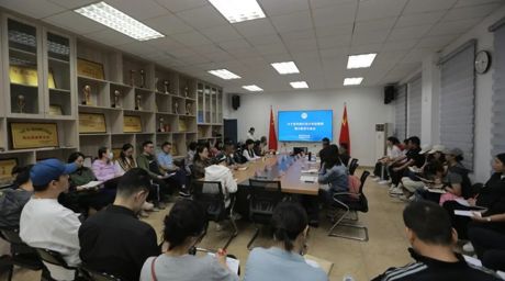 太阳成集团tyc9728召开系列违纪违法典型案例警示教育专题会